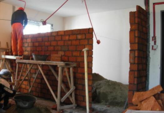 农村别墅装修用红砖墙面装饰应如何施工，砌墙方法是什么