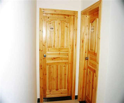 农村自建房的木门翻新有窍门，让你每天用新门！