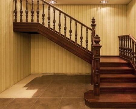 自建房楼梯踏步宽度尺寸及坡度尺寸是多少,旋转楼梯的具体尺寸分析