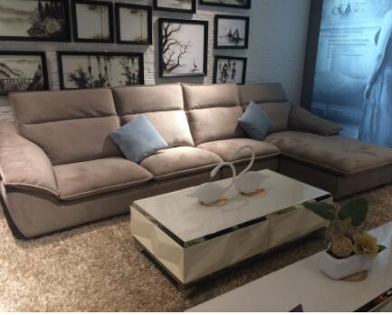 自建房客厅的布艺沙发做好保养和清洁，使用寿命更长