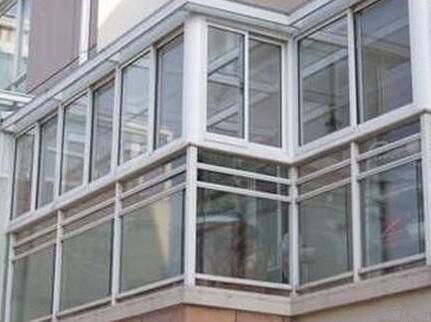 阳台封窗是铝合金门窗好还是塑钢门窗好呢，这14个对比告诉你答案