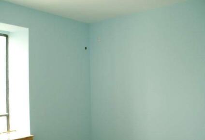 农村别墅卧室装修墙面用乳胶漆硅藻泥墙布哪个好?