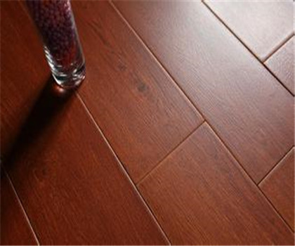 三招教你选到质量好的防滑地板砖,地板砖保养技巧介绍!