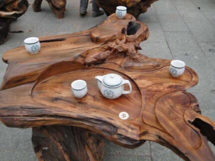 自建房茶厅使用樟木根雕香樟木好不好,如何保养使用寿命长?