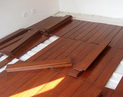 自建房卧室实木地板怎么铺结实,注意事项有哪些?