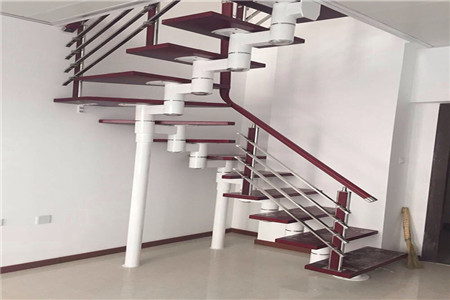 旋转楼梯都有哪些分类？自建房安装旋转楼梯哪些事项要注意？