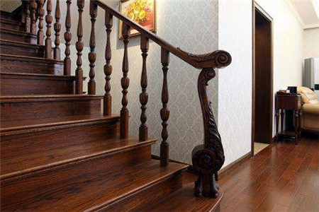 详细为你讲解什么是橡胶木楼梯,它的优缺点是什么？