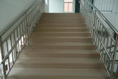 防滑楼梯砖如何安装？楼梯贴瓷砖有哪些注意事项？