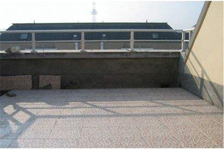 平屋顶的保温材料的类型有哪些？它的保温设置方法是什么？
