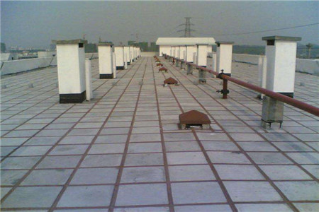 平屋顶的保温材料的类型有哪些？它的保温设置方法是什么？