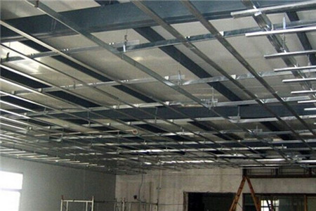轻钢龙骨石膏板吊顶的操作工艺和作业条件是怎样的？