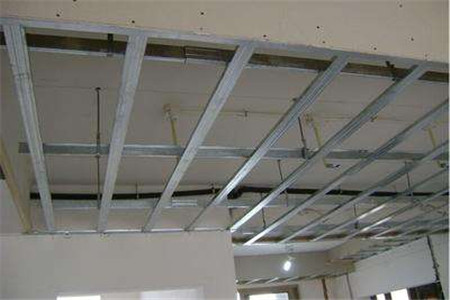 轻钢龙骨石膏板吊顶的操作工艺和作业条件是怎样的？