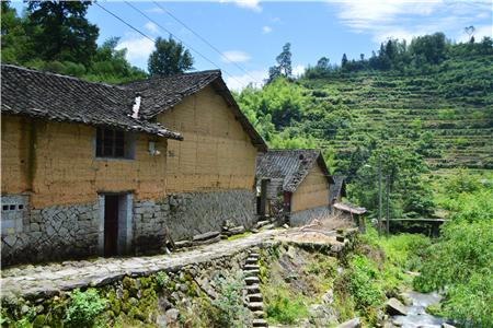 老房子原地重建